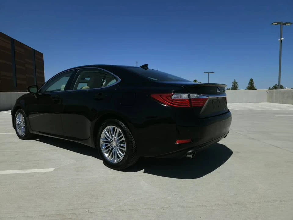 2015 Lexus ES 6th Gen - Image 9 of 19