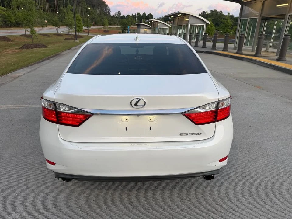2015 Lexus ES 6th Gen - Image 4 of 16