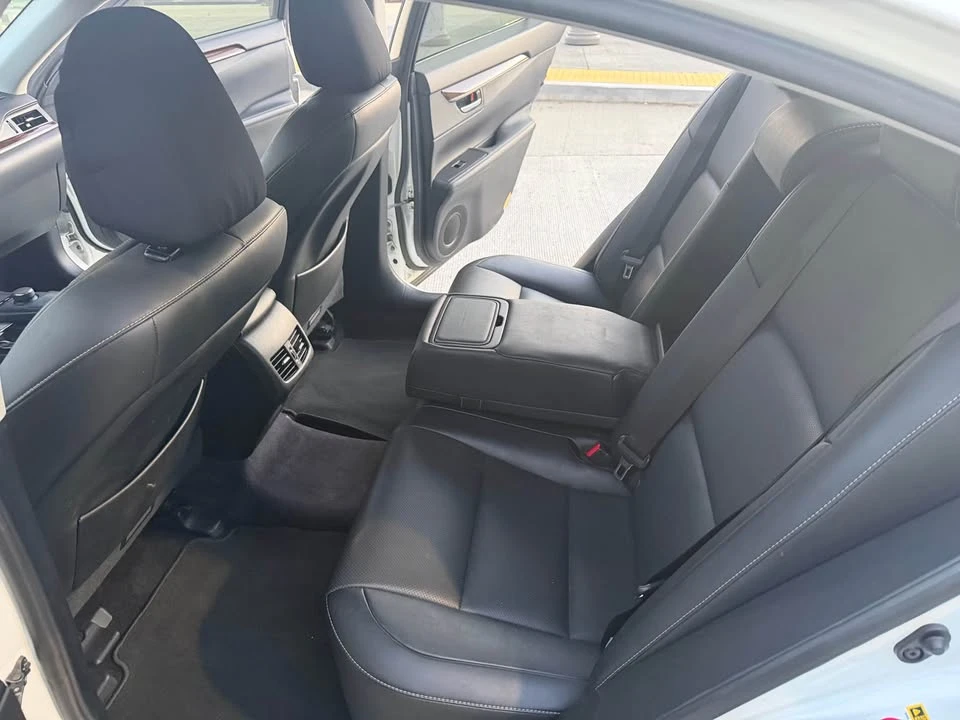 2015 Lexus ES 6th Gen - Image 14 of 16