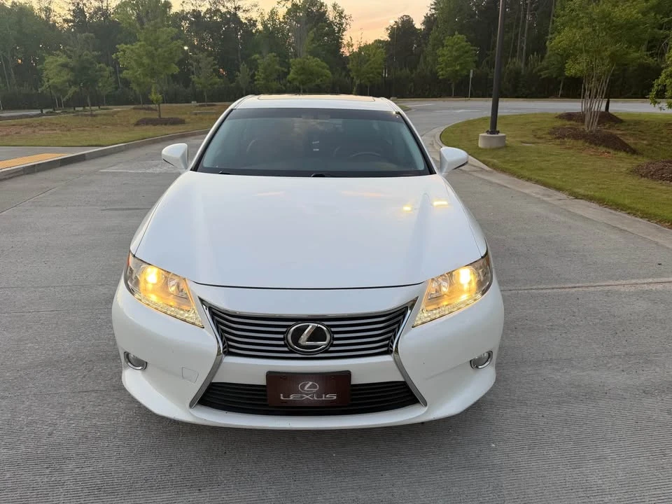 2015 Lexus ES 6th Gen - Image 7 of 16