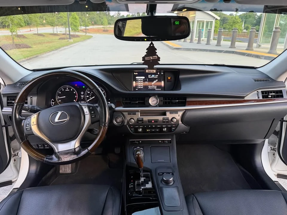 2015 Lexus ES 6th Gen - Image 10 of 16