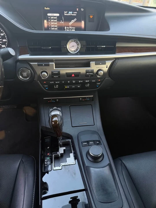 2015 Lexus ES 6th Gen - Image 15 of 16