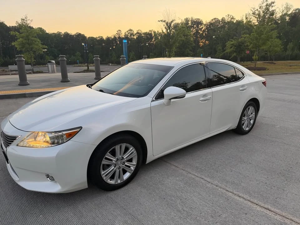 2015 Lexus ES 6th Gen - Image 2 of 16