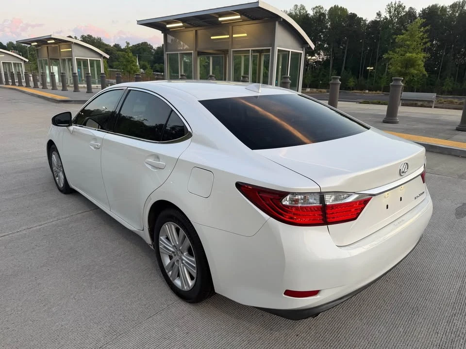 2015 Lexus ES 6th Gen - Image 3 of 16