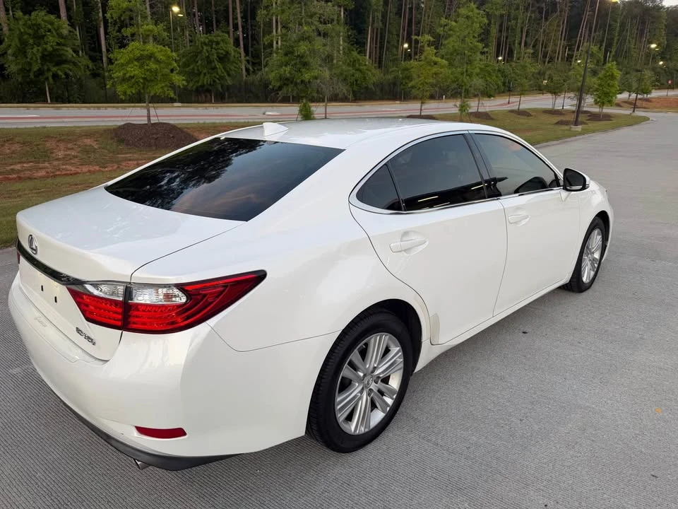 2015 Lexus ES 6th Gen - Image 5 of 16