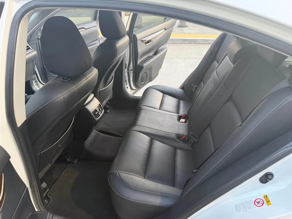 2015 Lexus ES 6th Gen - Image 13 of 16