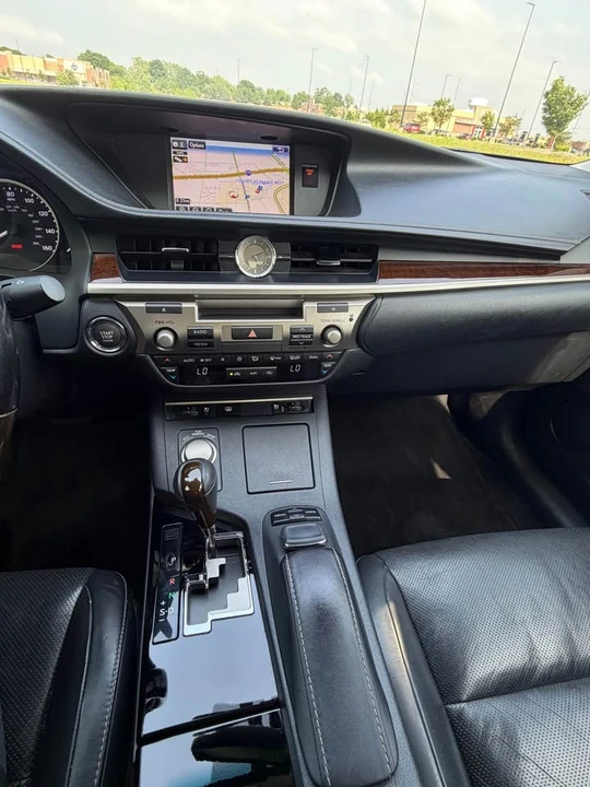 2015 Lexus ES 6th Gen - Image 19 of 19