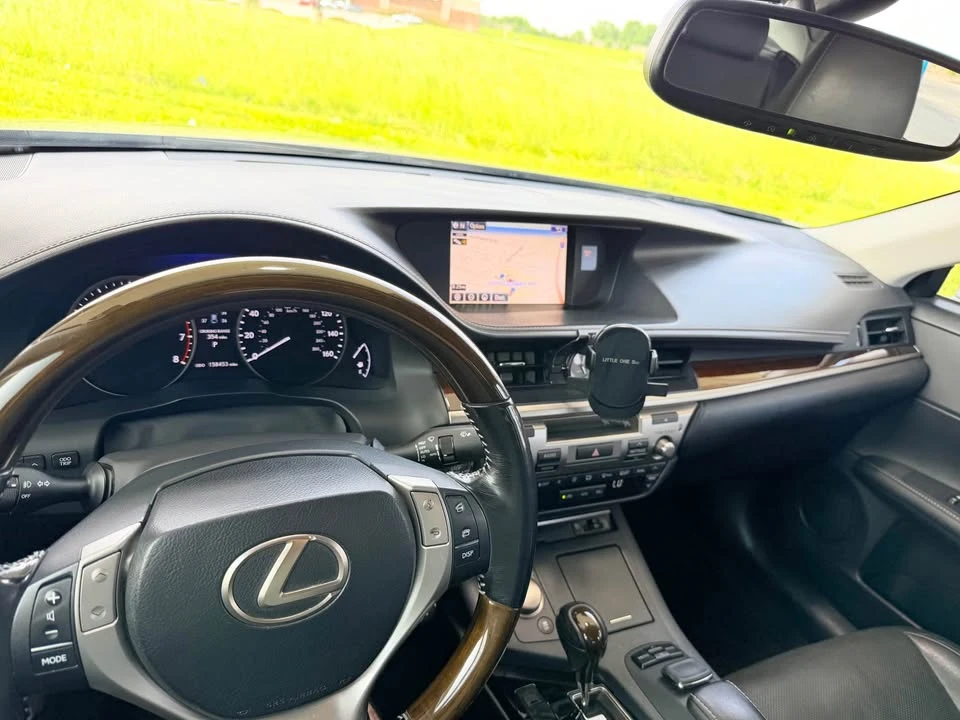 2015 Lexus ES 6th Gen - Image 12 of 19