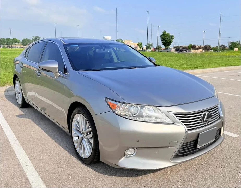 2015 Lexus ES 6th Gen - Image 2 of 19
