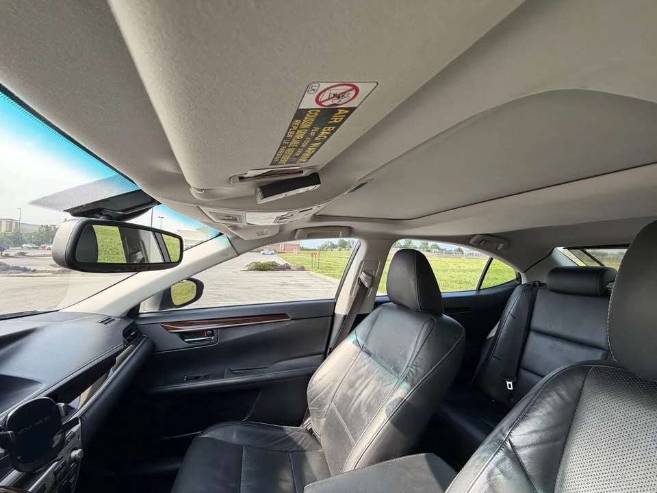 2015 Lexus ES 6th Gen - Image 18 of 19