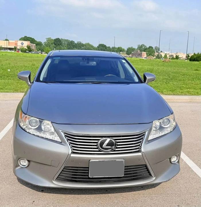 2015 Lexus ES 6th Gen - Image 3 of 19