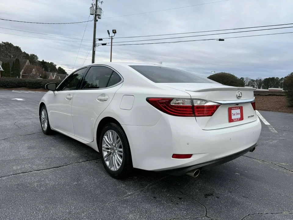 2015 Lexus ES 6th Gen - Image 3 of 11