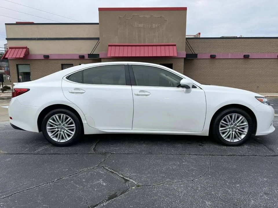 2015 Lexus ES 6th Gen - Image 5 of 11