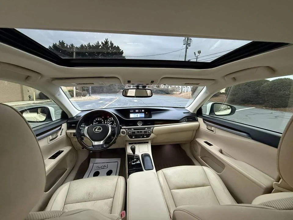 2015 Lexus ES 6th Gen - Image 9 of 11