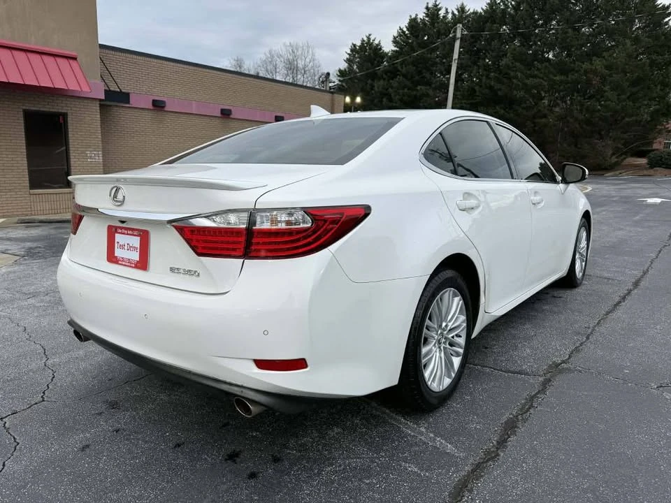 2015 Lexus ES 6th Gen - Image 4 of 11