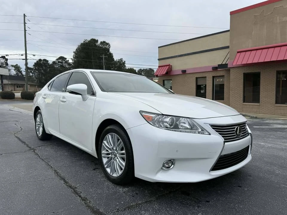 2015 Lexus ES 6th Gen - Image 6 of 11