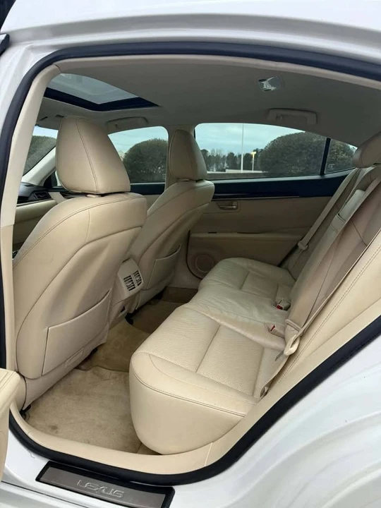 2015 Lexus ES 6th Gen - Image 8 of 11