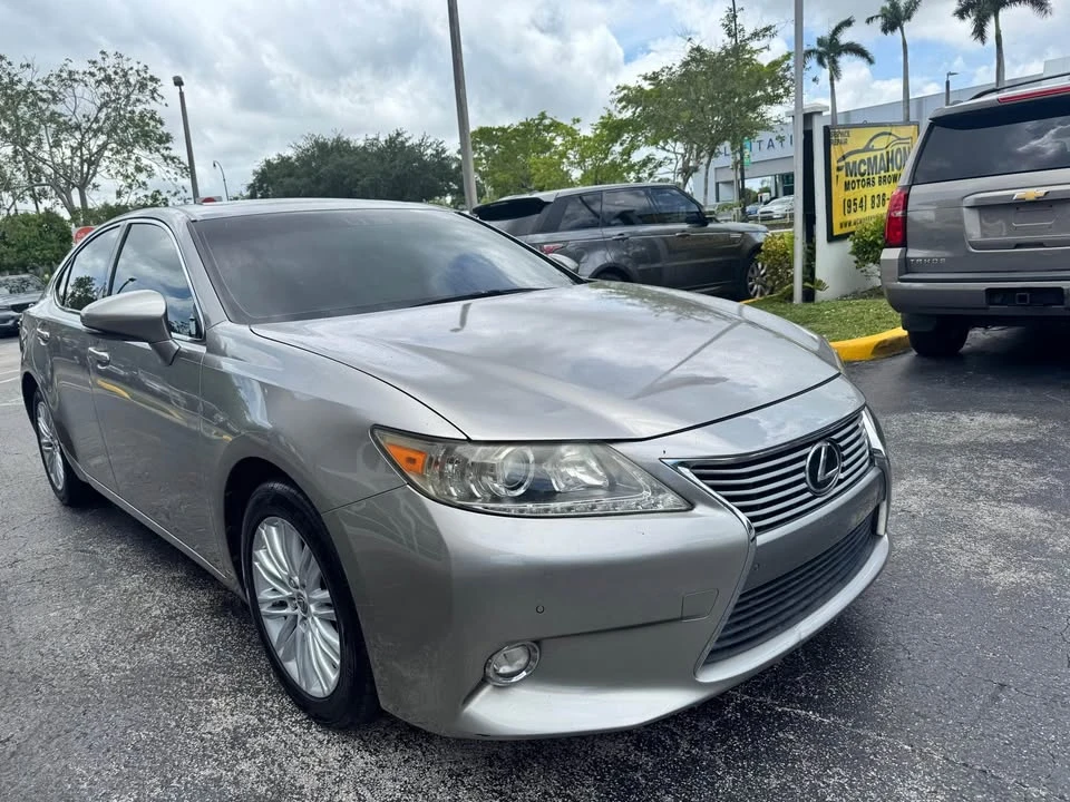 2015 Lexus ES 6th Gen - Image 2 of 19