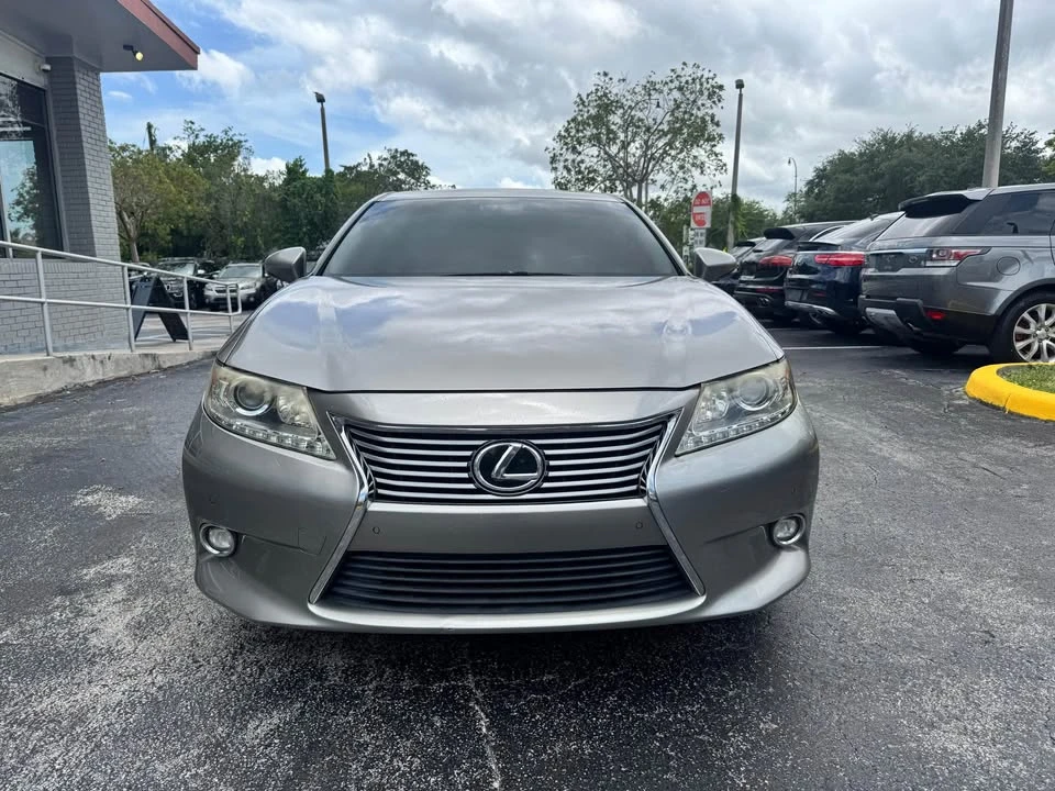 2015 Lexus ES 6th Gen - Image 3 of 19