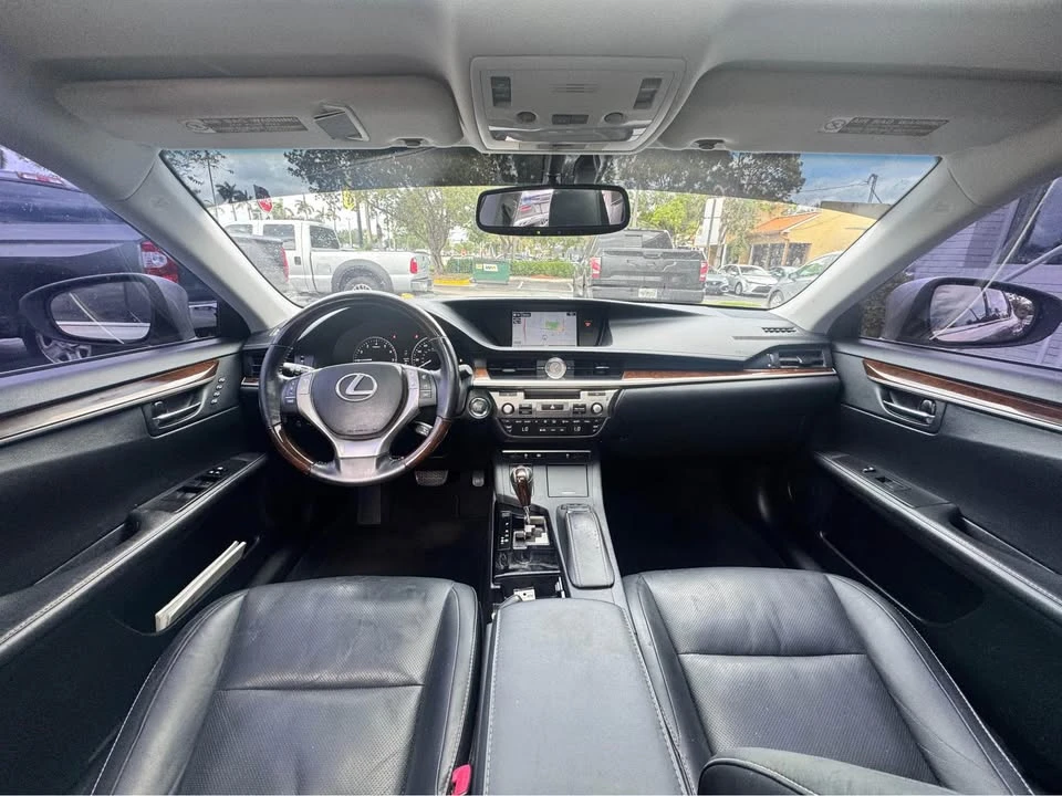 2015 Lexus ES 6th Gen - Image 9 of 19