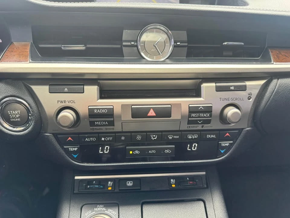 2015 Lexus ES 6th Gen - Image 18 of 19