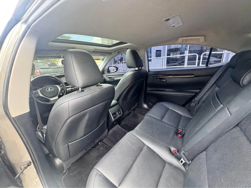2015 Lexus ES 6th Gen - Image 12 of 19
