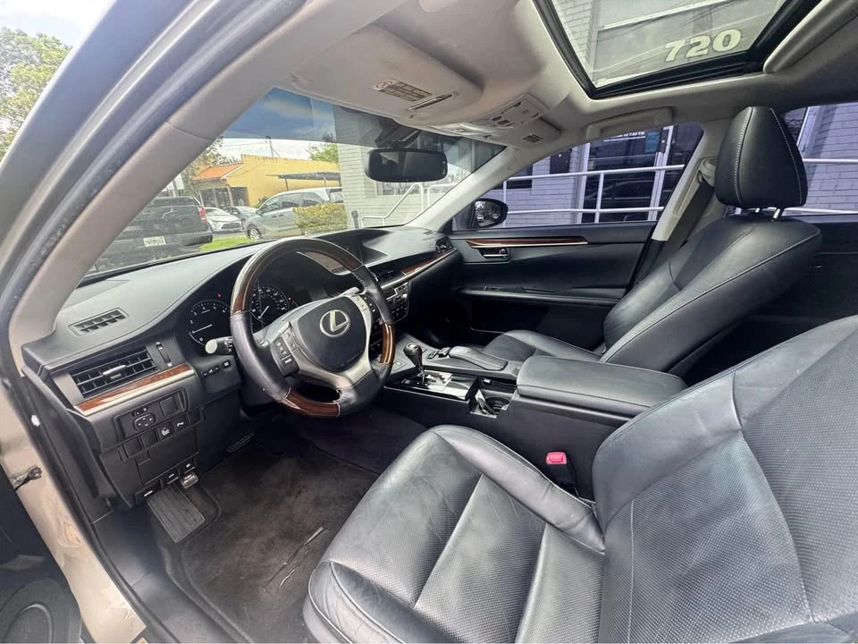 2015 Lexus ES 6th Gen - Image 10 of 19