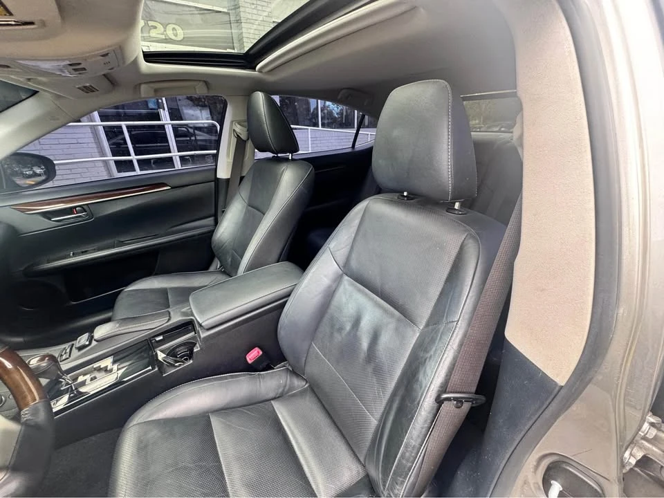 2015 Lexus ES 6th Gen - Image 11 of 19
