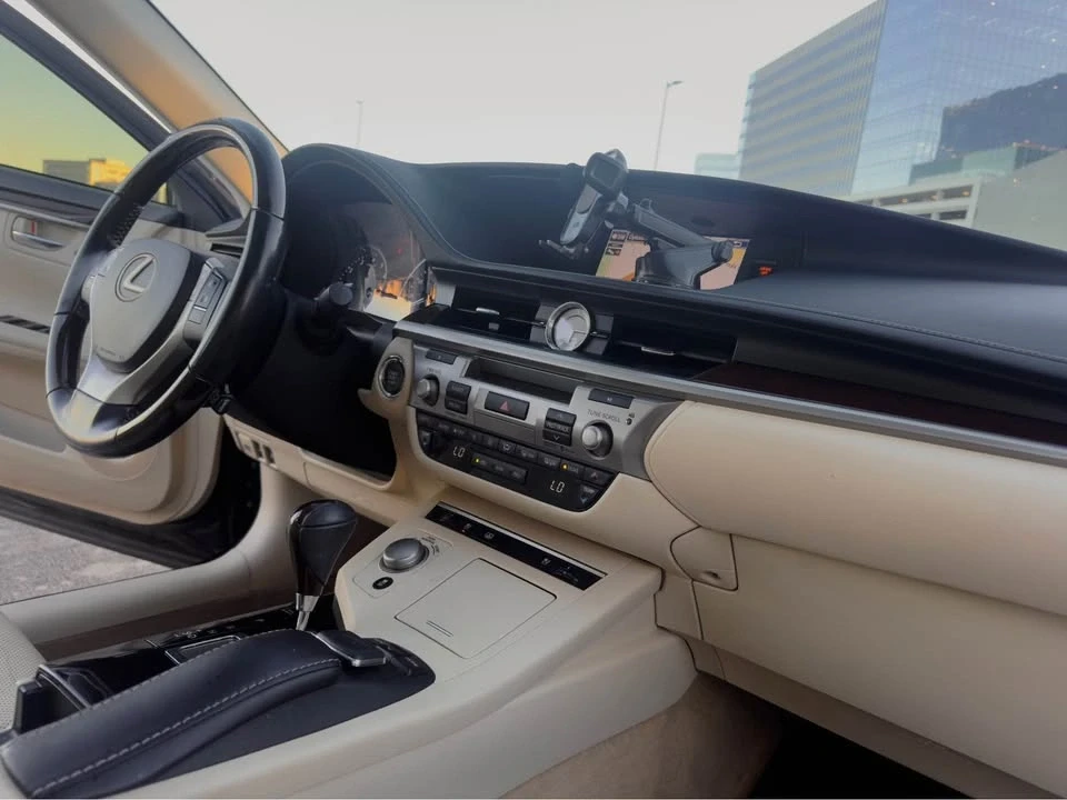 2015 Lexus ES 6th Gen - Image 13 of 18
