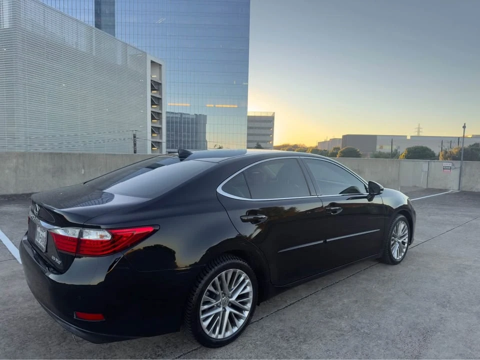 2015 Lexus ES 6th Gen - Image 3 of 18