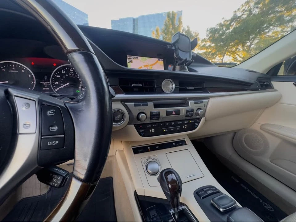 2015 Lexus ES 6th Gen - Image 14 of 18