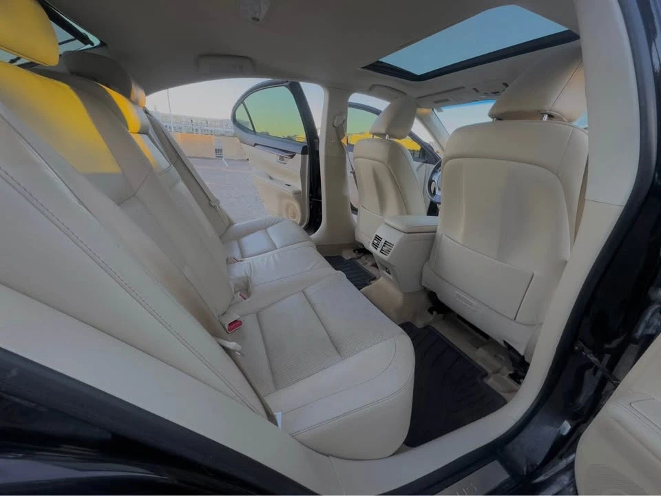 2015 Lexus ES 6th Gen - Image 10 of 18