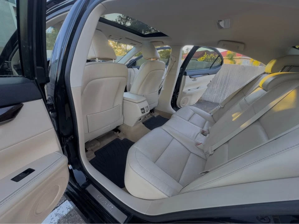 2015 Lexus ES 6th Gen - Image 9 of 18