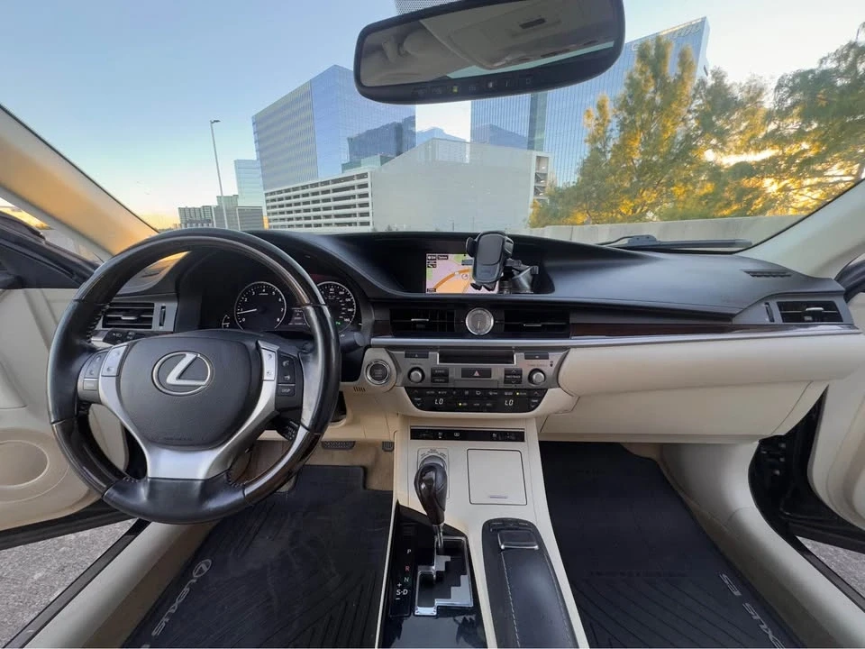 2015 Lexus ES 6th Gen - Image 12 of 18