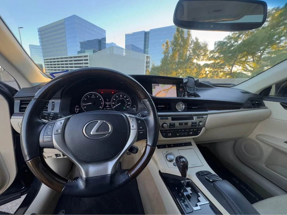 2015 Lexus ES 6th Gen - Image 15 of 18