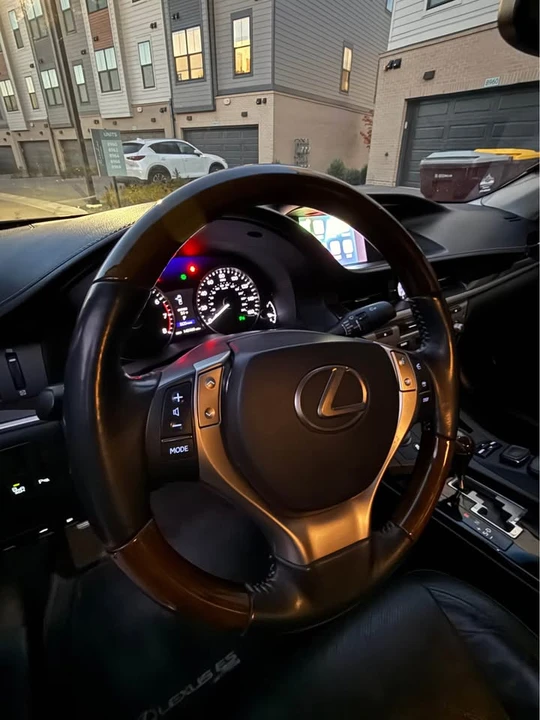 2015 Lexus ES 6th Gen - Image 13 of 20