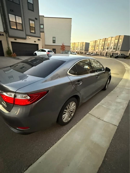 2015 Lexus ES 6th Gen - Image 3 of 20