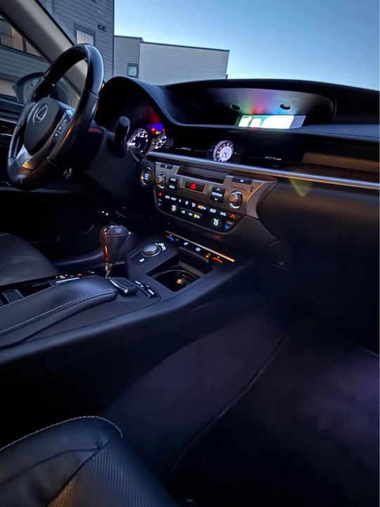 2015 Lexus ES 6th Gen - Image 18 of 20