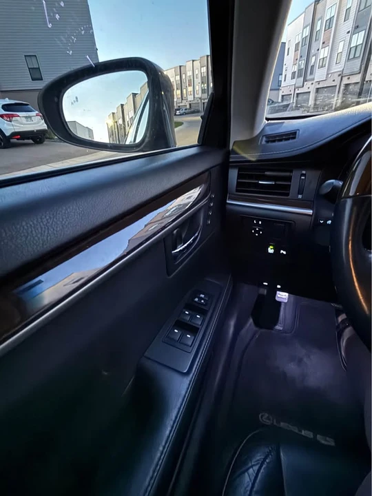 2015 Lexus ES 6th Gen - Image 14 of 20