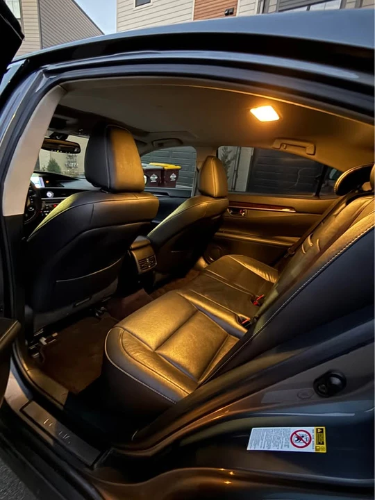 2015 Lexus ES 6th Gen - Image 17 of 20