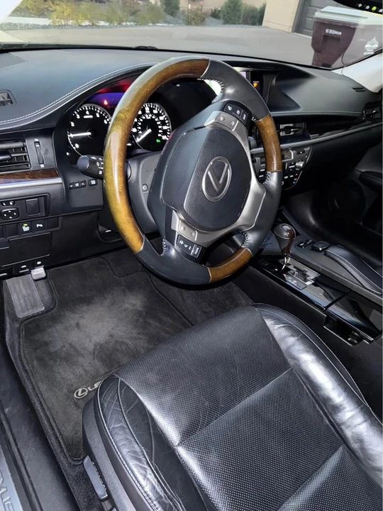 2015 Lexus ES 6th Gen - Image 5 of 20