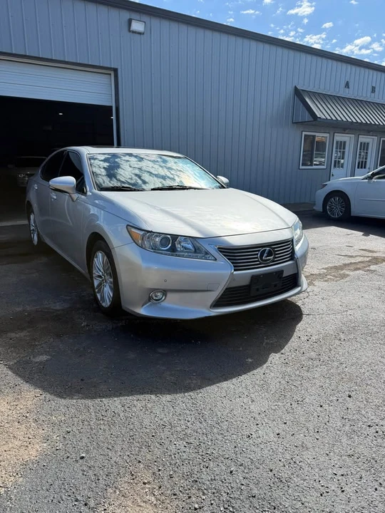 2015 Lexus ES 6th Gen - Image 6 of 12