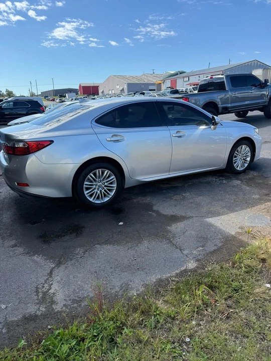 2015 Lexus ES 6th Gen - Image 5 of 12