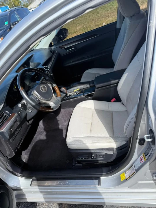 2015 Lexus ES 6th Gen - Image 7 of 12