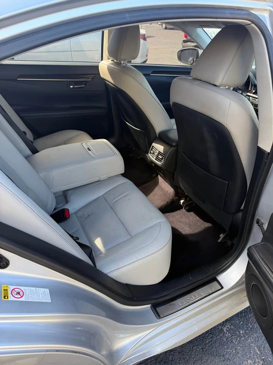 2015 Lexus ES 6th Gen - Image 10 of 12
