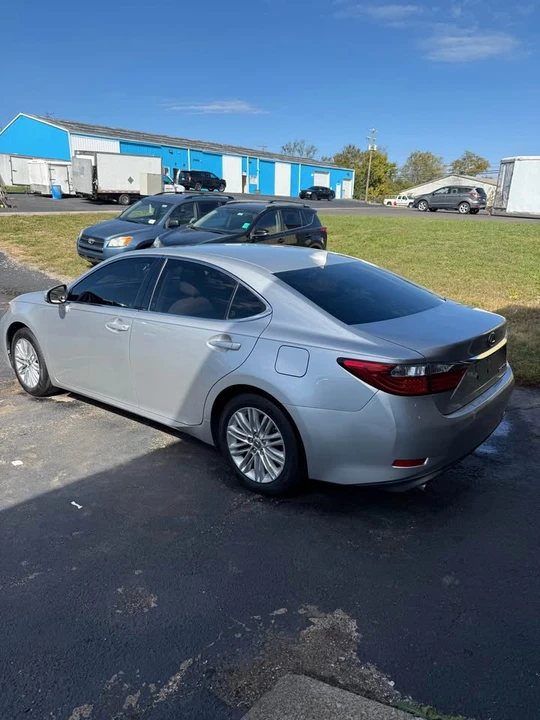 2015 Lexus ES 6th Gen - Image 2 of 12