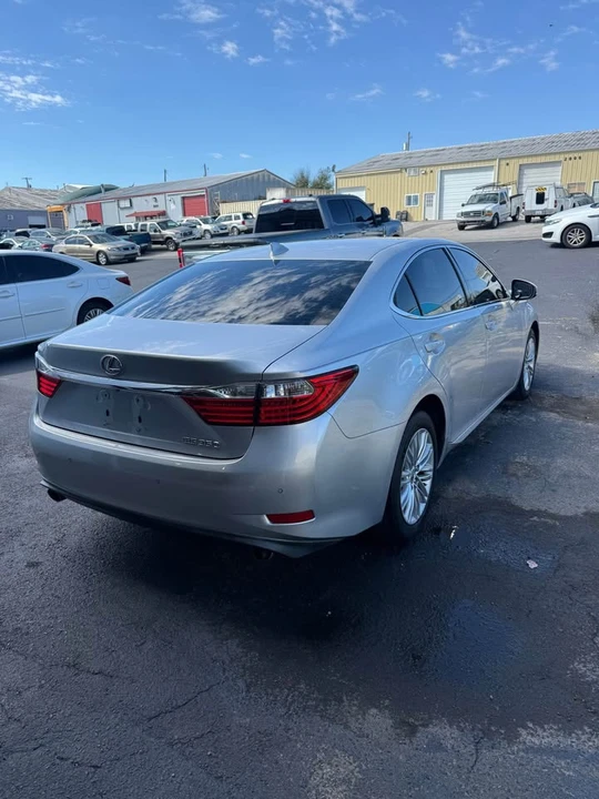 2015 Lexus ES 6th Gen - Image 4 of 12