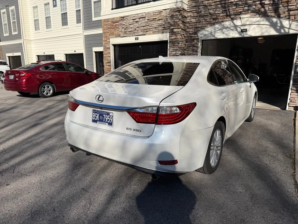 2015 Lexus ES 6th Gen - Image 2 of 12