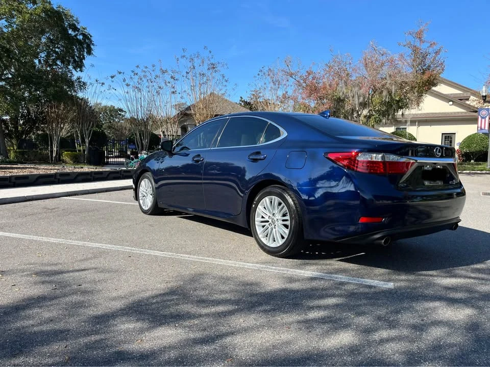 2015 Lexus ES 6th Gen - Image 2 of 16