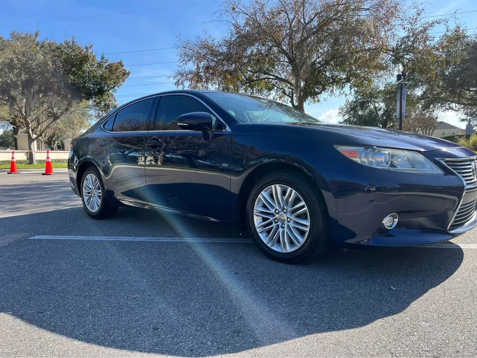 2015 Lexus ES 6th Gen - Image 5 of 16